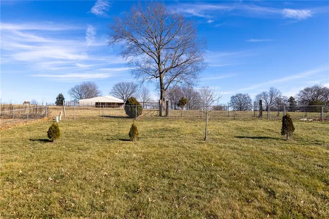 $345,000 | 6813 T Gabbert Drive, Pleasant Valley, MO 64068