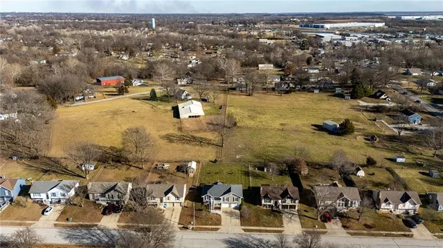 $345,000 | 6813 T Gabbert Drive, Pleasant Valley, MO 64068