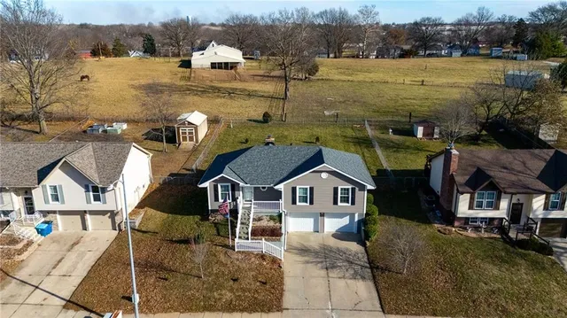 $345,000 | 6813 T Gabbert Drive, Pleasant Valley, MO 64068