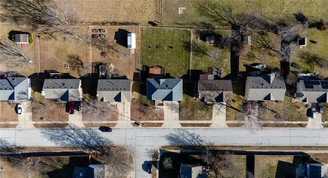 $345,000 | 6813 T Gabbert Drive, Pleasant Valley, MO 64068