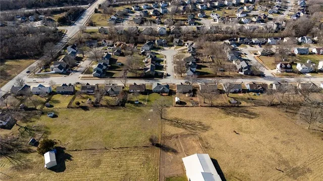 $345,000 | 6813 T Gabbert Drive, Pleasant Valley, MO 64068