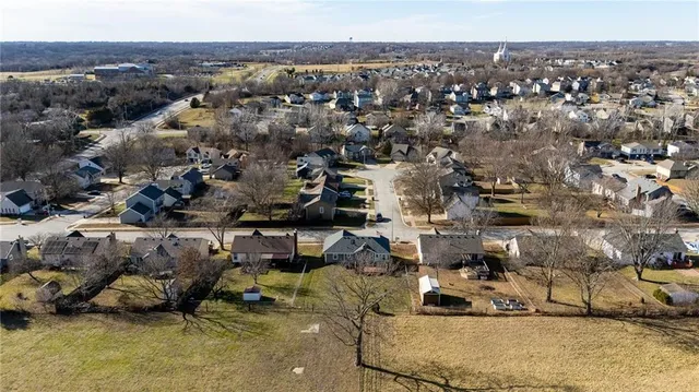 $345,000 | 6813 T Gabbert Drive, Pleasant Valley, MO 64068