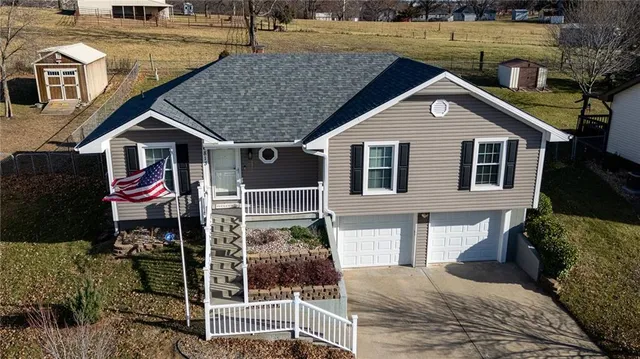 $345,000 | 6813 T Gabbert Drive, Pleasant Valley, MO 64068