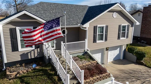 $345,000 | 6813 T Gabbert Drive, Pleasant Valley, MO 64068