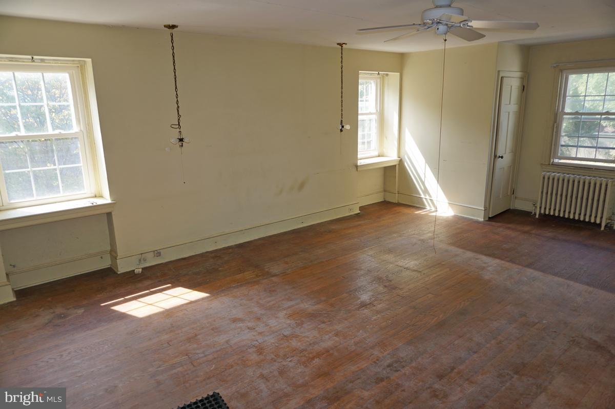 410 South Chester Road Swarthmore, PA 19081 - Photo 14 of 26 Master bedroom