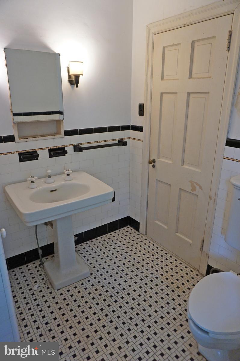 410 South Chester Road Swarthmore, PA 19081 - Photo 15 of 26 Bath