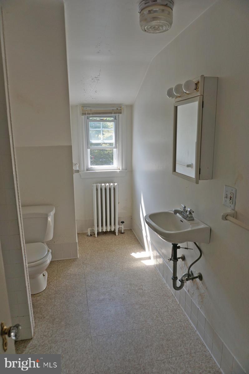 410 South Chester Road Swarthmore, PA 19081 - Photo 20 of 26 Bathroom