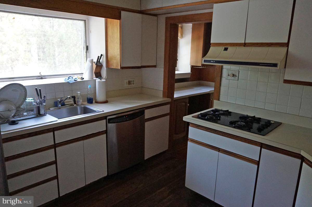 410 South Chester Road Swarthmore, PA 19081 - Photo 9 of 26 Kitchen