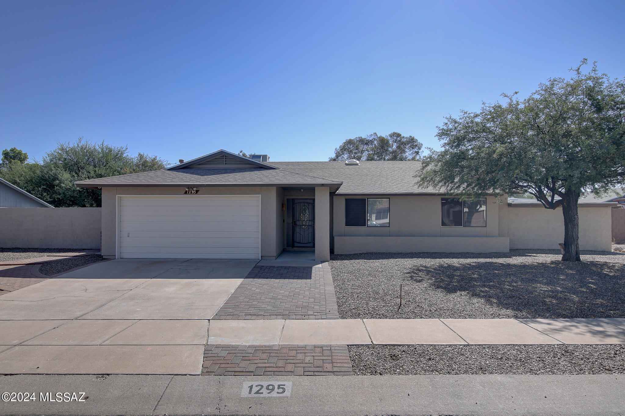 1295 South Gecko Road Tucson, AZ 85713 - Photo 1 of 18