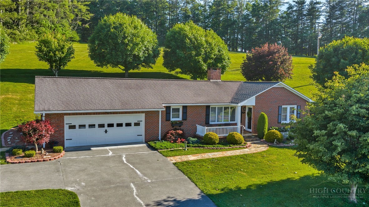 201 Reno Road West Jefferson, NC 28694 - Photo 3 of 45