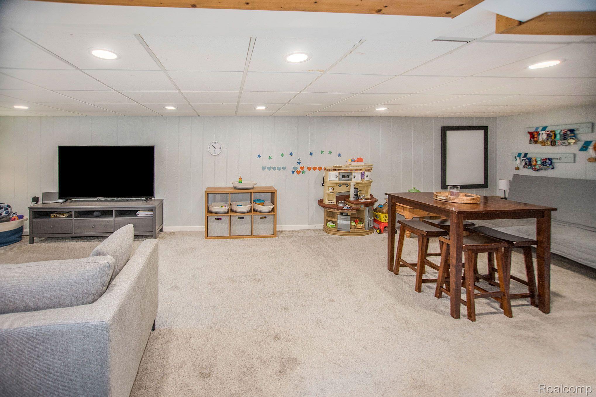 533 Meadow Lane Rochester, MI 48307 - Photo 23 of 35 Gallery Image 23