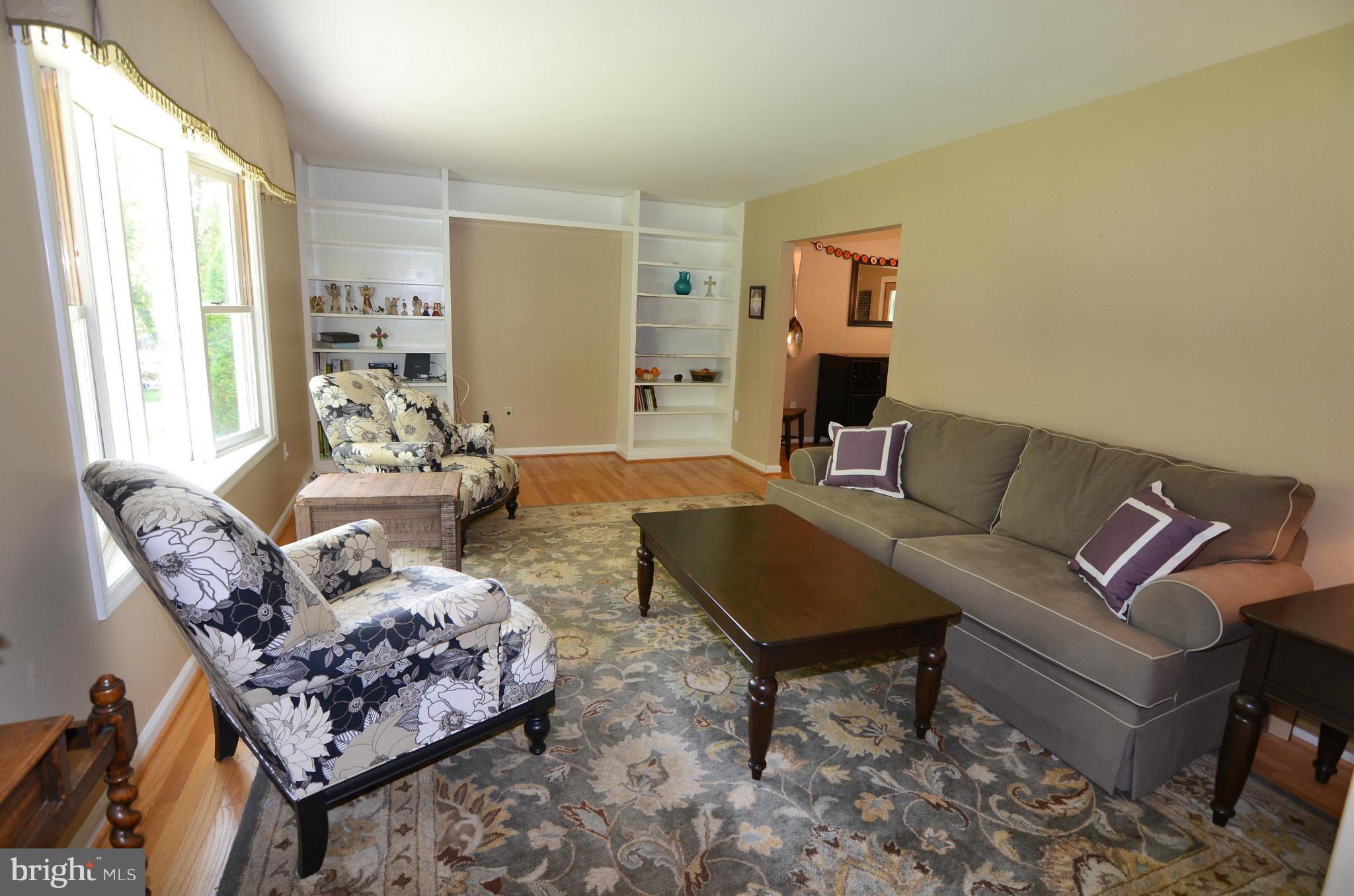 64 Chautaugua Road Arnold, MD 21012 - Photo 3 of 30 Living Room