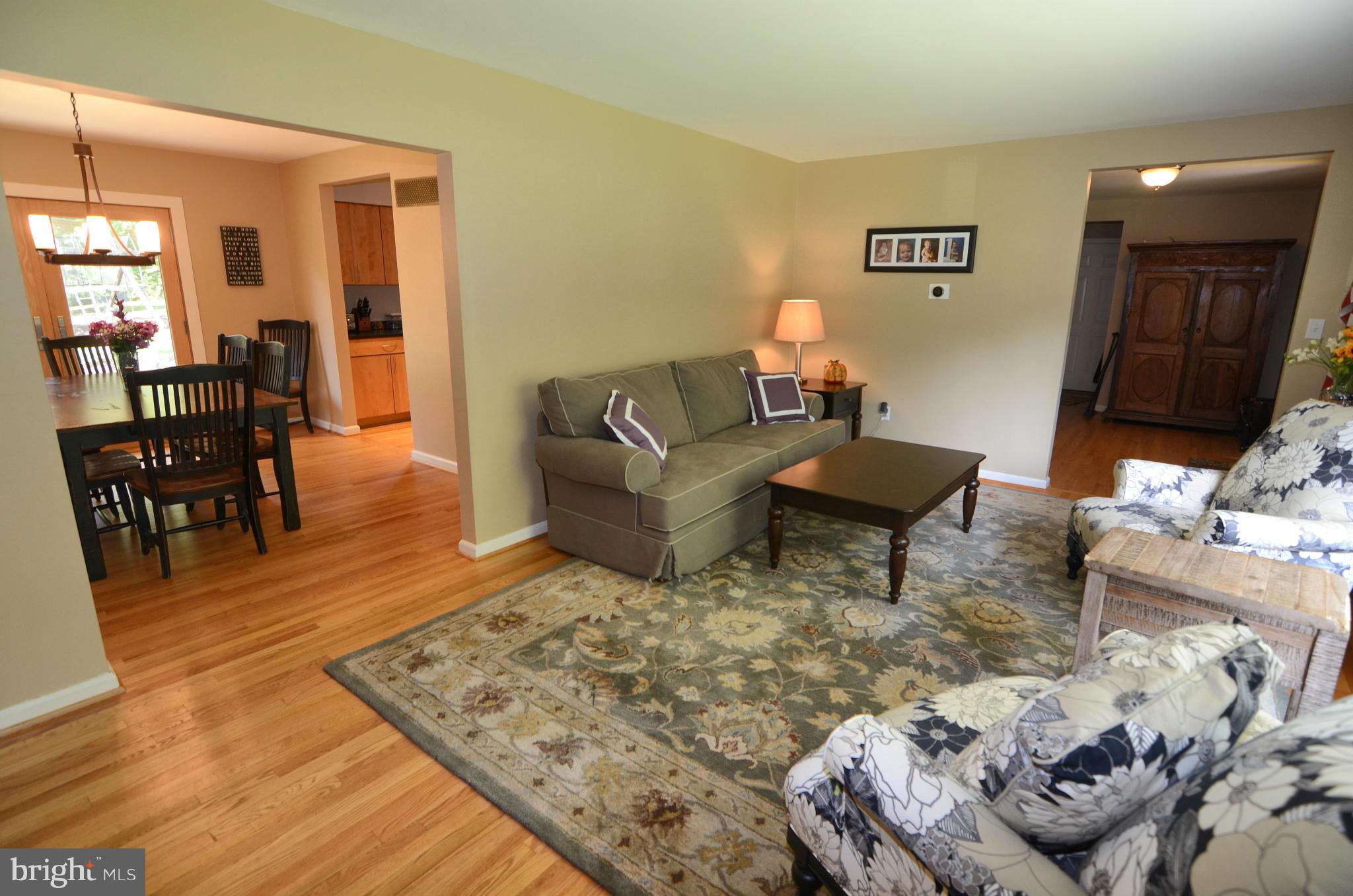 64 Chautaugua Road Arnold, MD 21012 - Photo 4 of 30 Living Room
