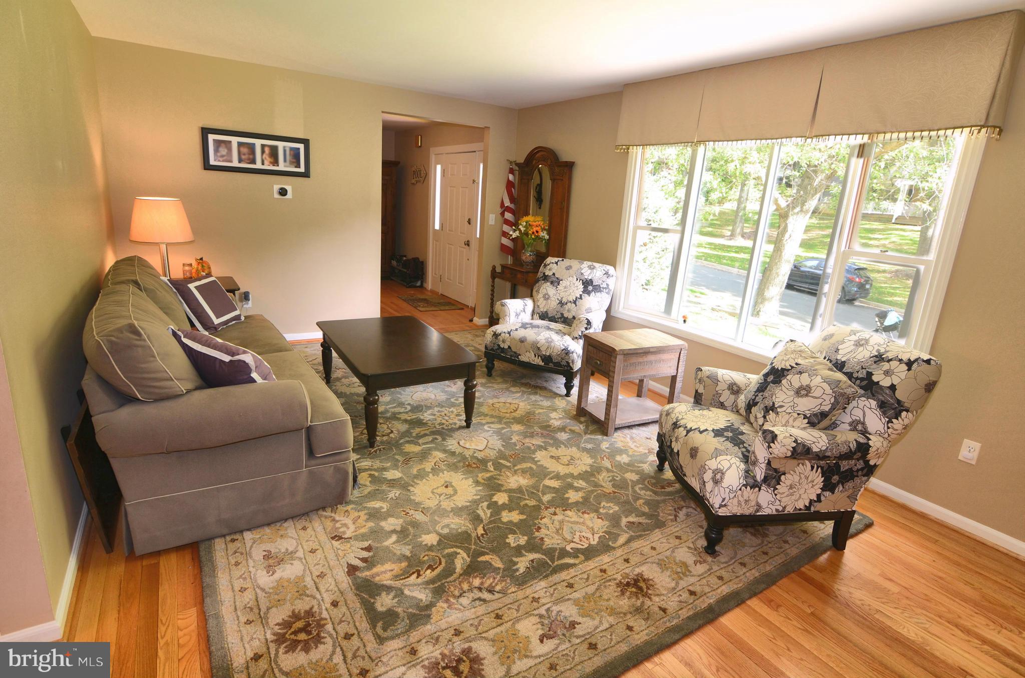64 Chautaugua Road Arnold, MD 21012 - Photo 5 of 30 Living Room