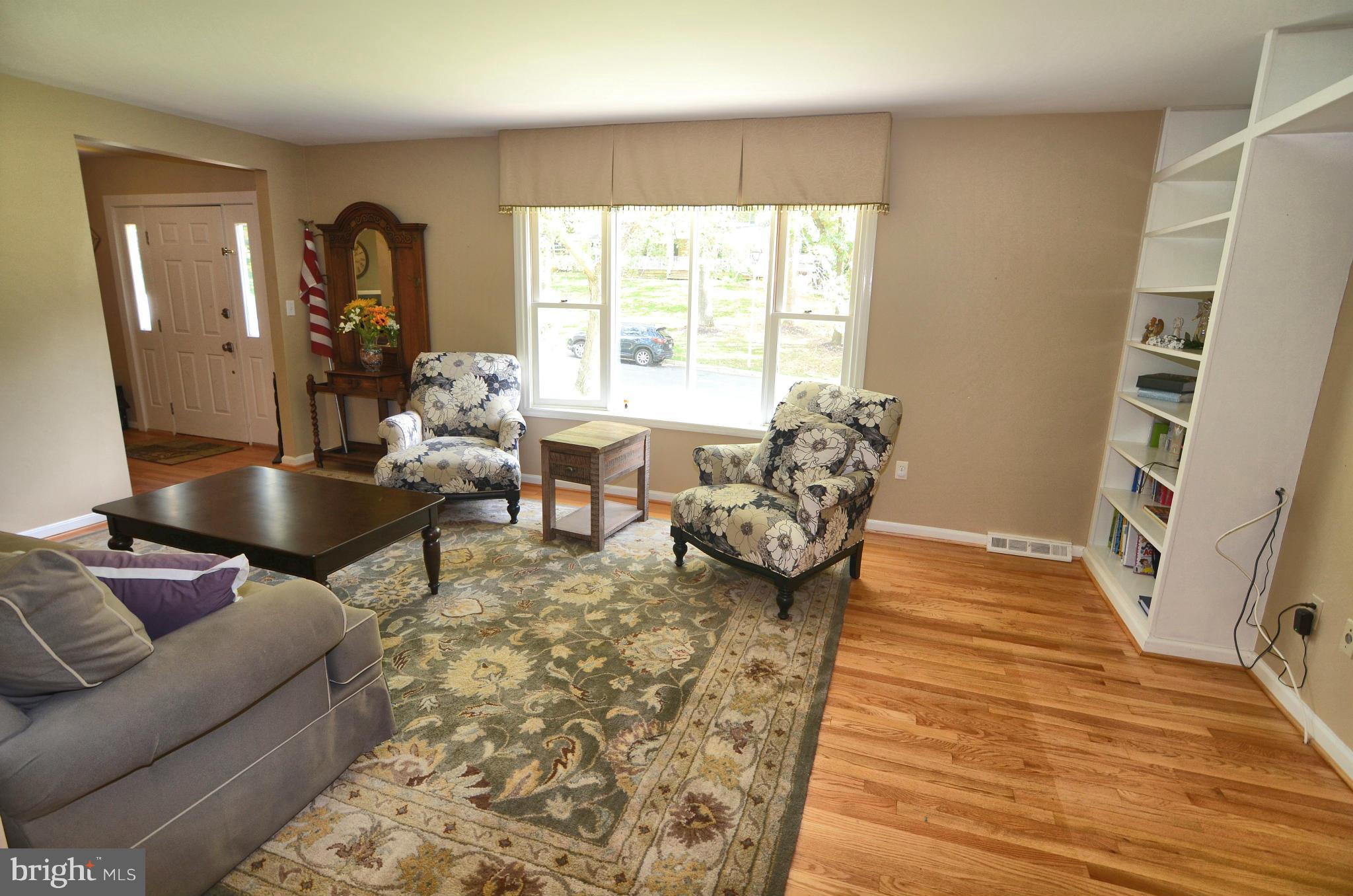 64 Chautaugua Road Arnold, MD 21012 - Photo 6 of 30 Living Room