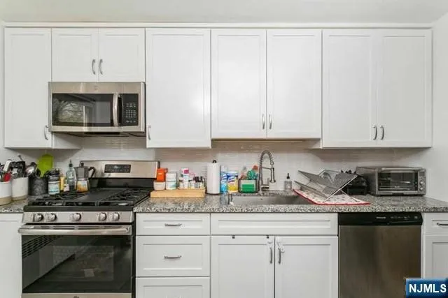 $6,500 | 160 Magnolia Avenue, Cresskill, NJ 07626