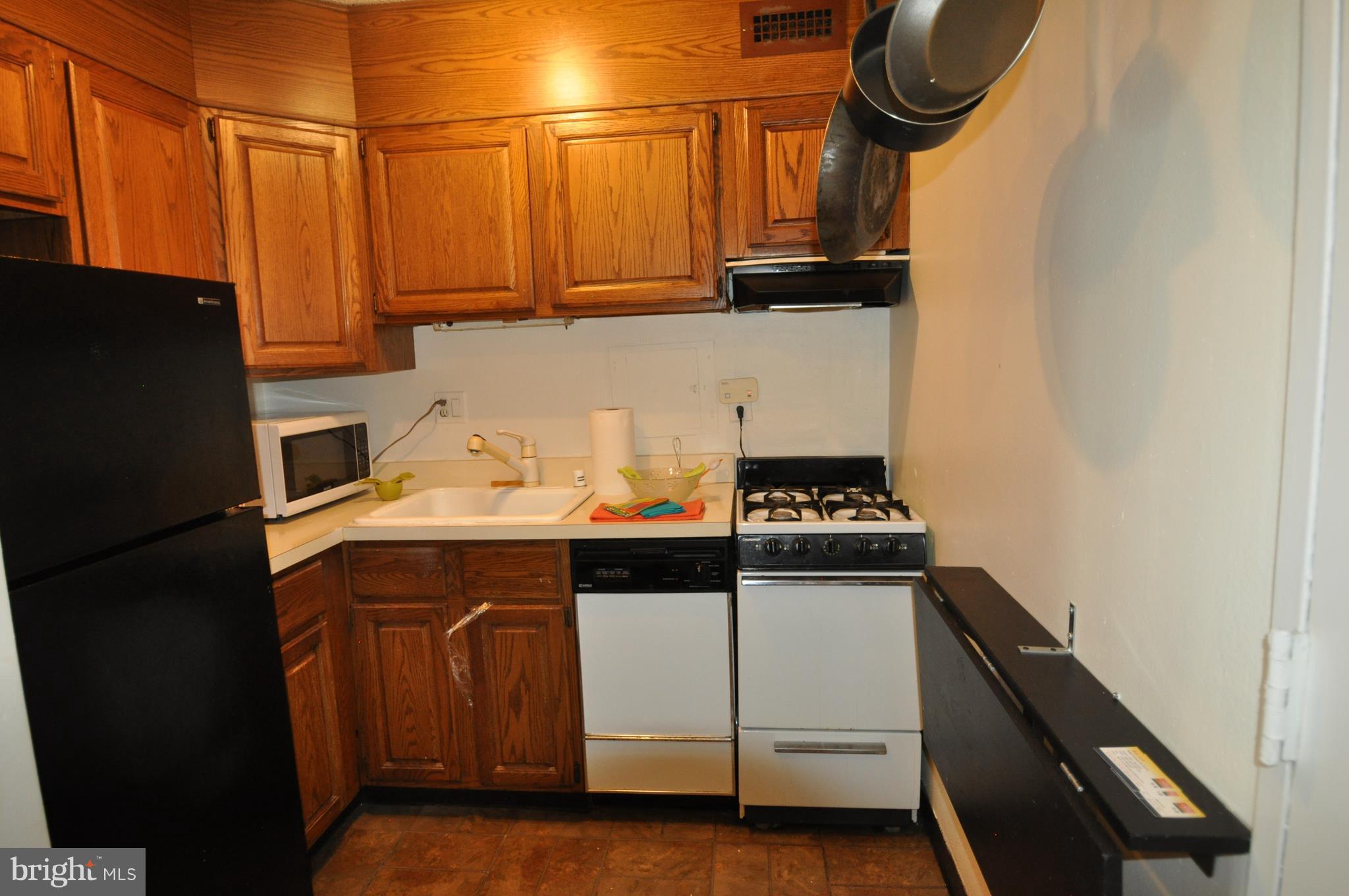 240 M Street Southwest, Unit E603 Washington, DC 20024 - Photo 5 of 13 Kitchen