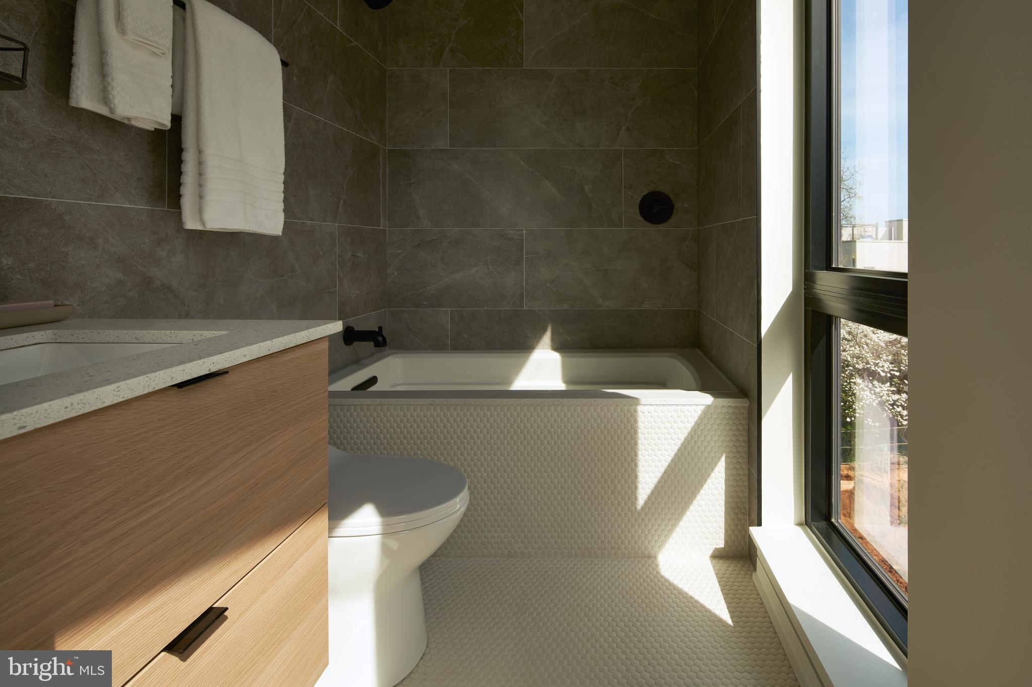 2011 Cambridge Street, Unit 6 Philadelphia, PA 19130 - Photo 25 of 36