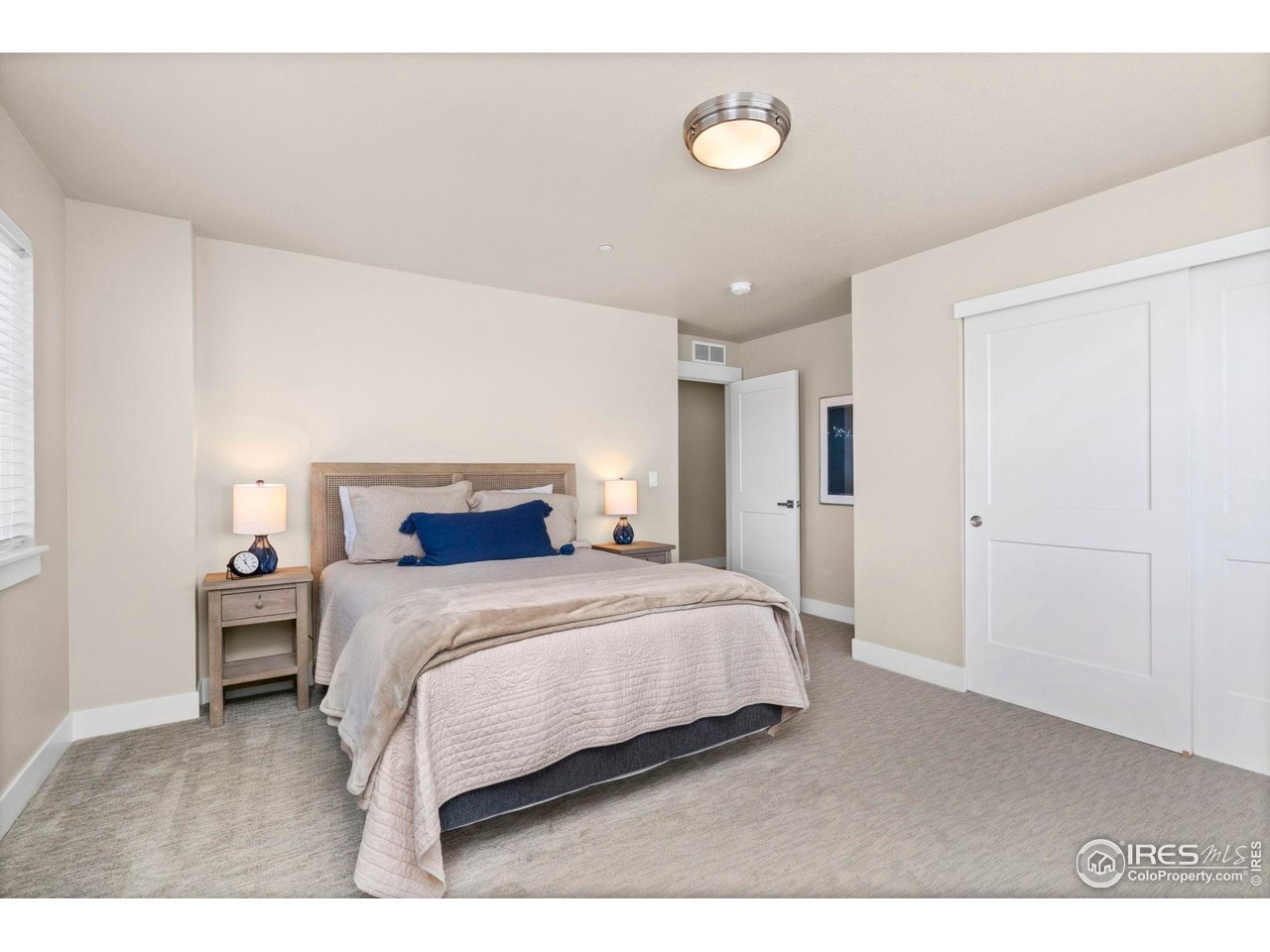 910 Hill Pond Road, Unit 15 Fort Collins, CO 80526 - Photo 27 of 43 a bedroom with a bed and a lamp