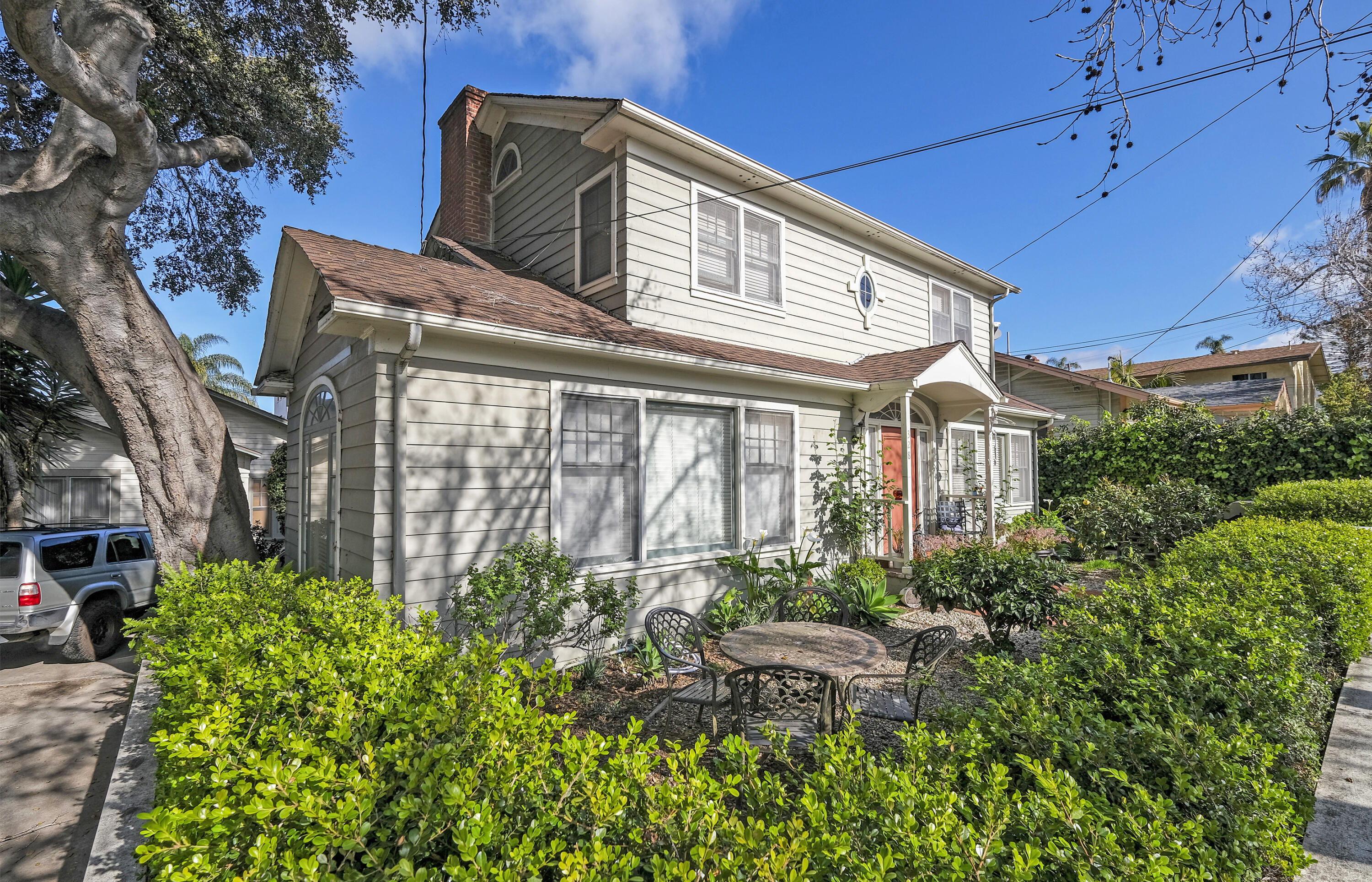 328-330 West Islay Street Santa Barbara, CA 93101 - Photo 1 of 11 328-330 Islay St - main rev