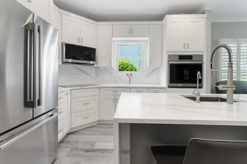 $995,000 | 401 Abbey Ridge Court, Fontana, WI 53125