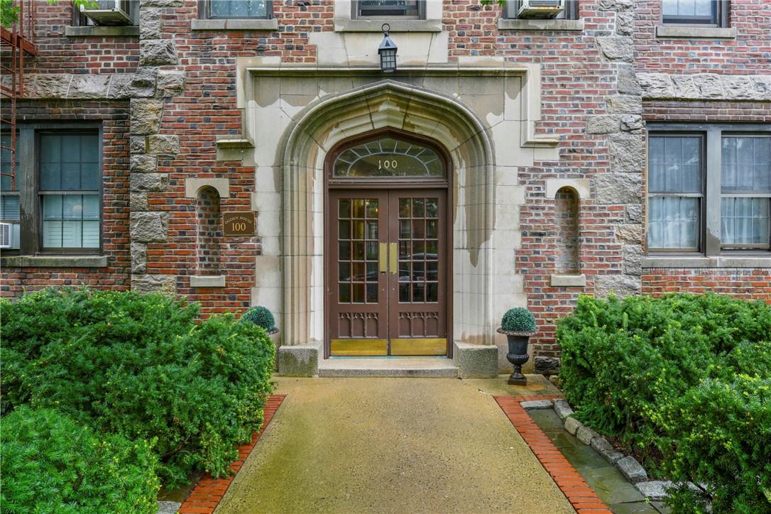 a view of building entrance