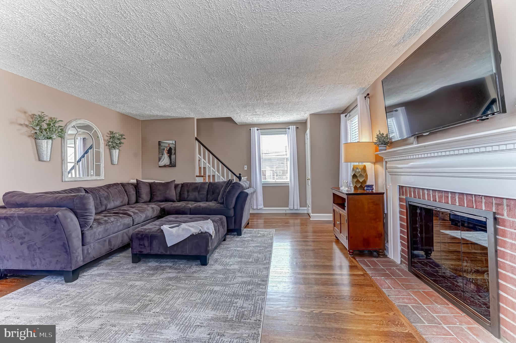 340 Sedgewood Road Springfield, PA 19064 - Photo 3 of 39 Living Room