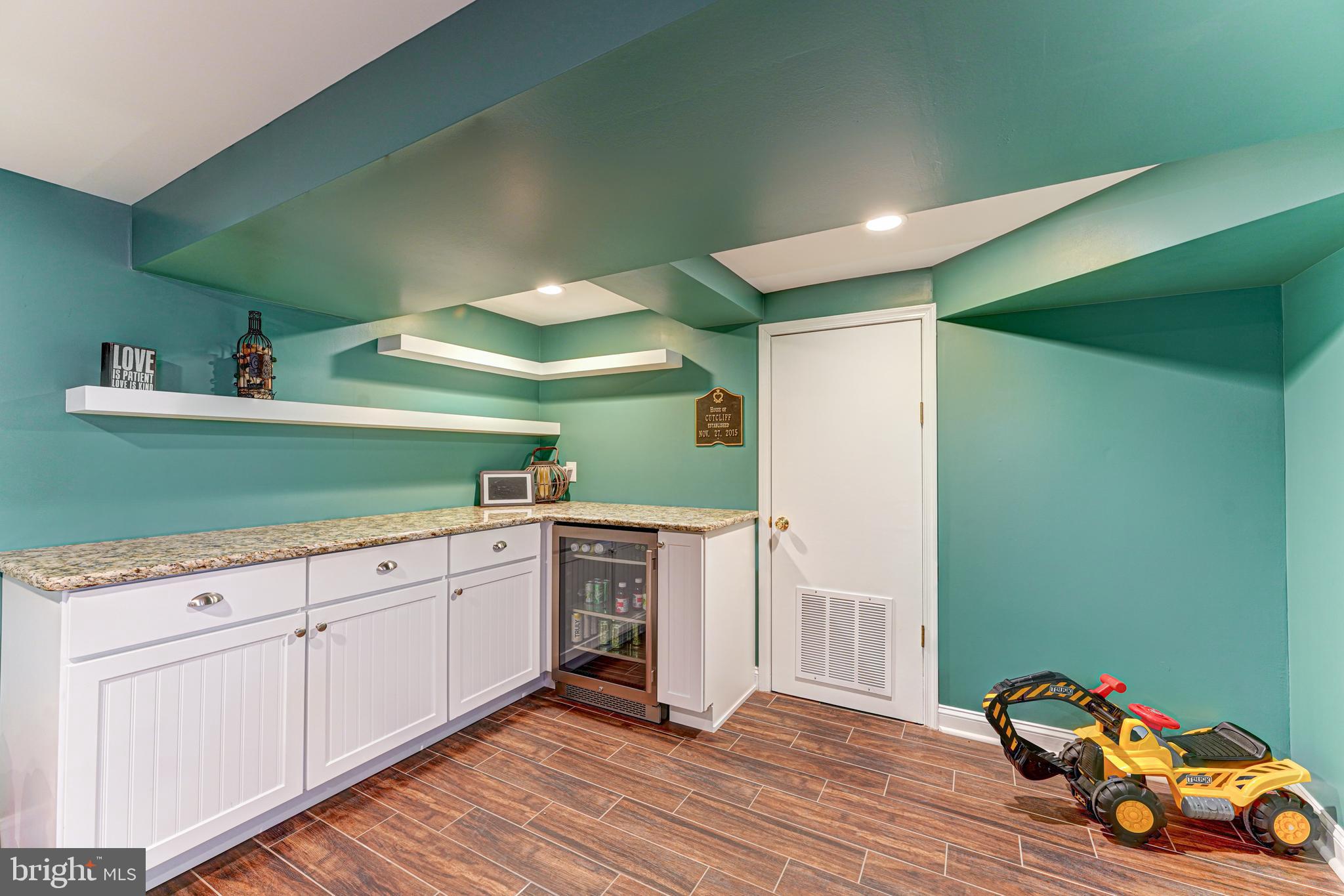 340 Sedgewood Road Springfield, PA 19064 - Photo 31 of 39 Bar