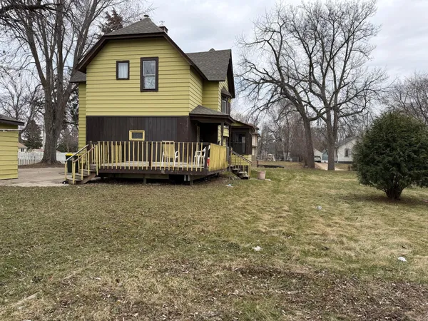 $130,000 | 410 11th Street Southwest, Willmar, MN 56201