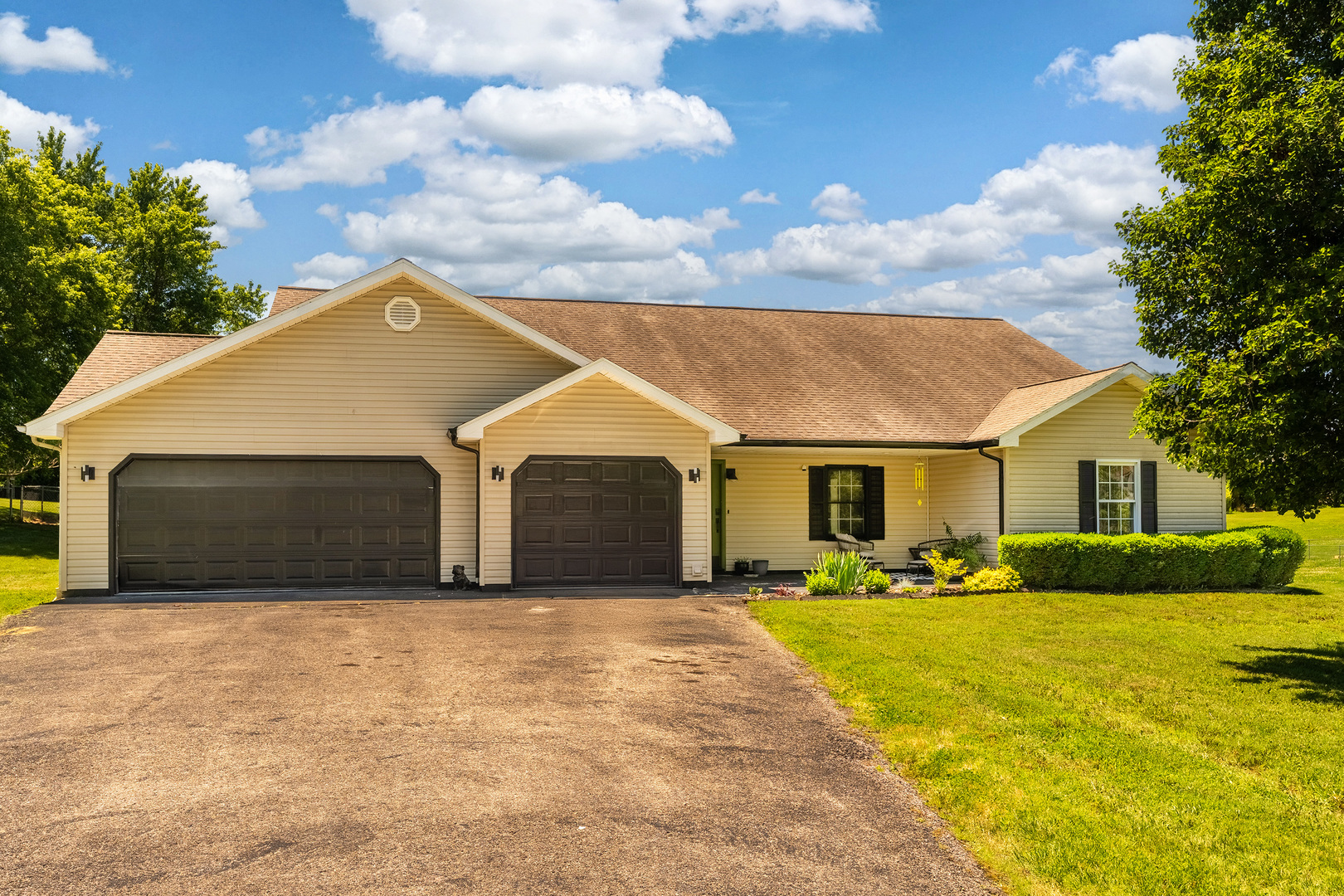 1437 Dogwood Road Carbondale, IL 62902 - Photo 2 of 37