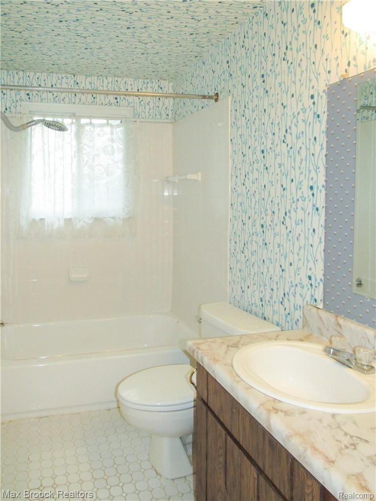 3148 Summers Road Keego Harbor, MI 48320 - Photo 10 of 19 3148SummersRd-10.jpg