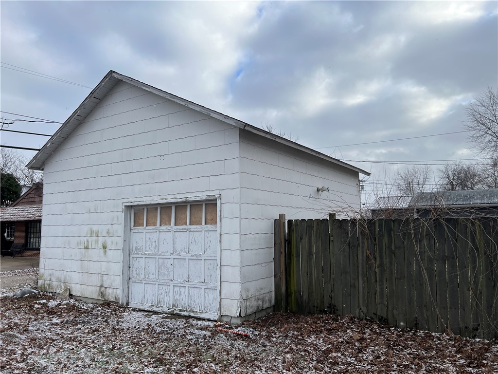 301 South 3rd Street Altamont, IL 62411 - Photo 23 of 23 Garage