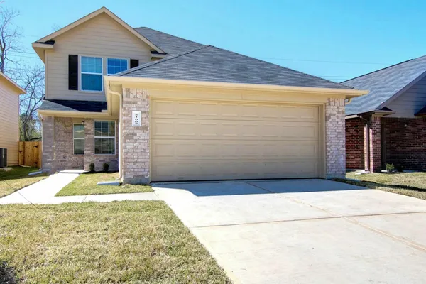 a view of house with backyard