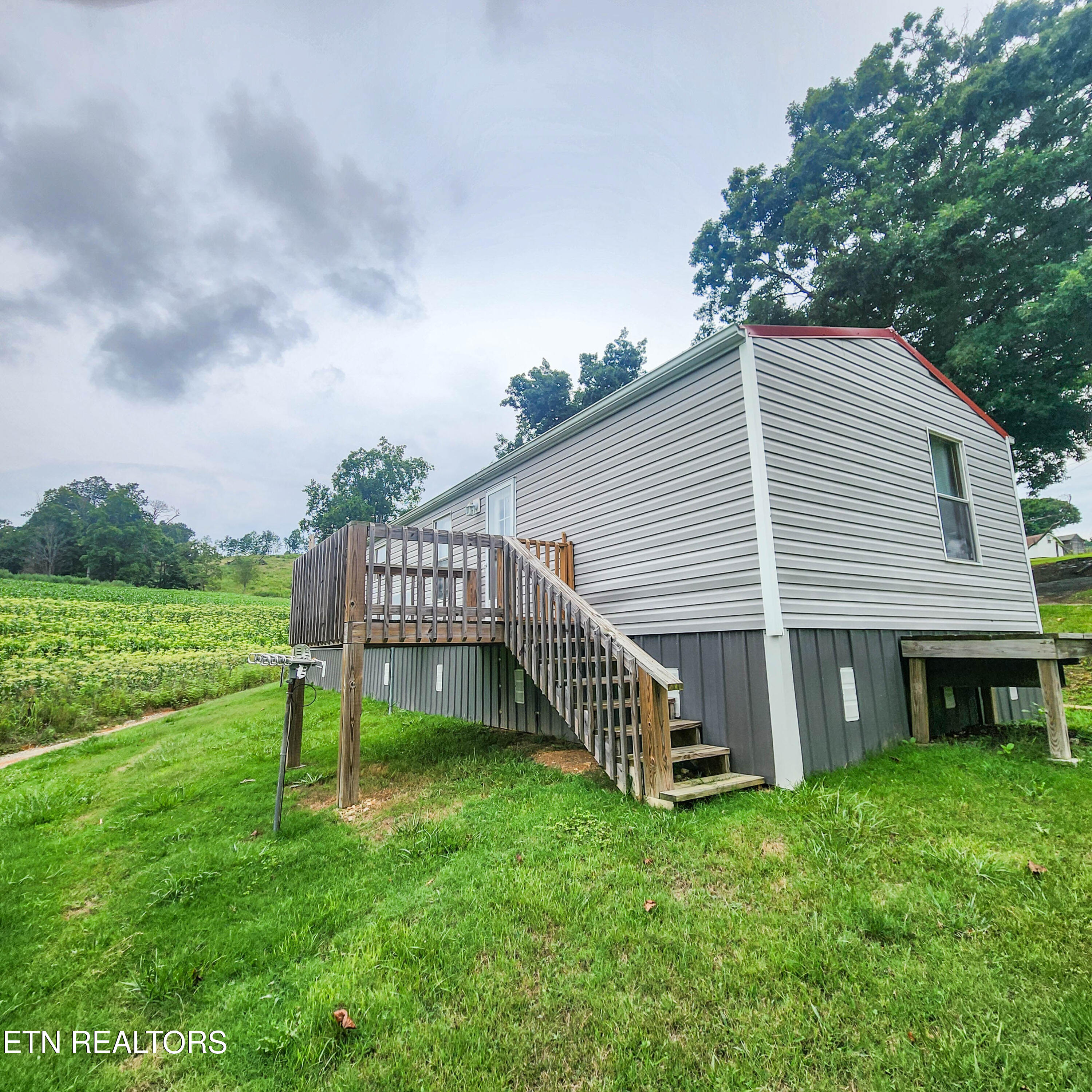1010 Shirley Road Washburn, TN 37888 - Photo 23 of 27 shirley back