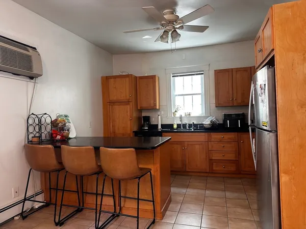 $3,550 | 231 Charles Street, Unit 2, Cambridge, MA 02141