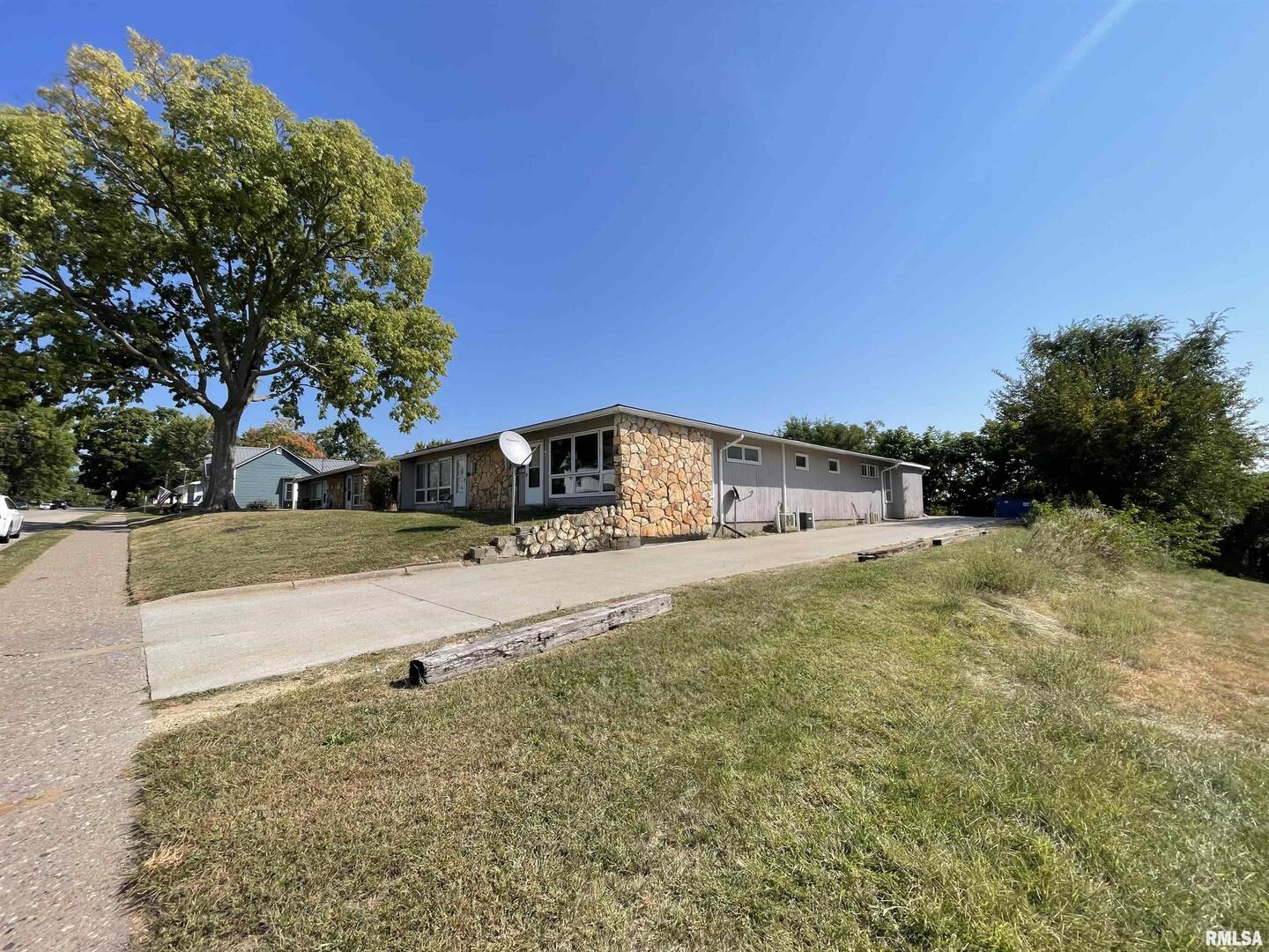 2515 North 3rd Street Clinton, IA 52732 - Photo 4 of 21