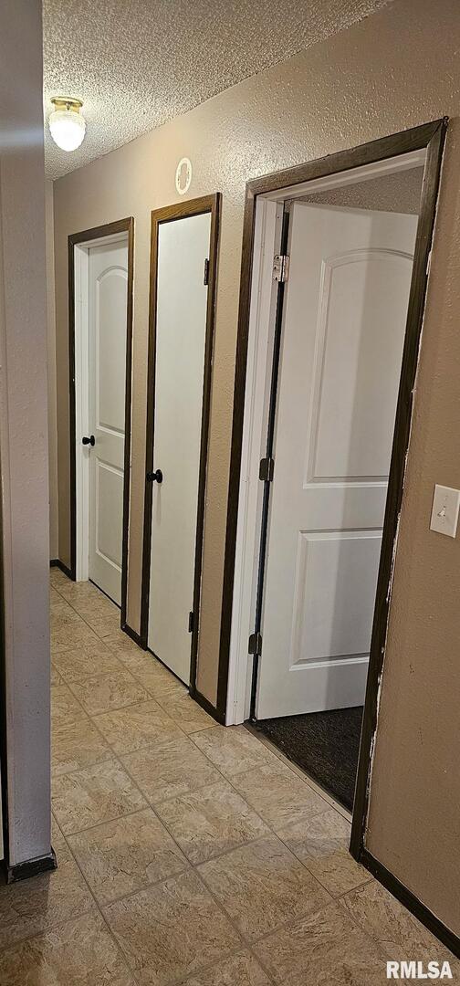 2515 North 3rd Street Clinton, IA 52732 - Photo 8 of 21 a view of front door