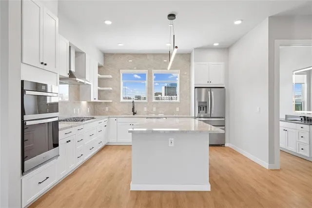 $4,999 | 900 West Vickery Boulevard, Fort Worth, TX 76104