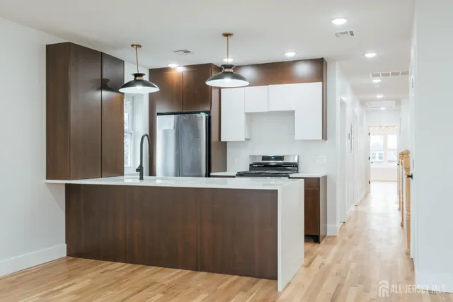 $3,050 | 90 Hollywood Avenue, East Orange, NJ 07018