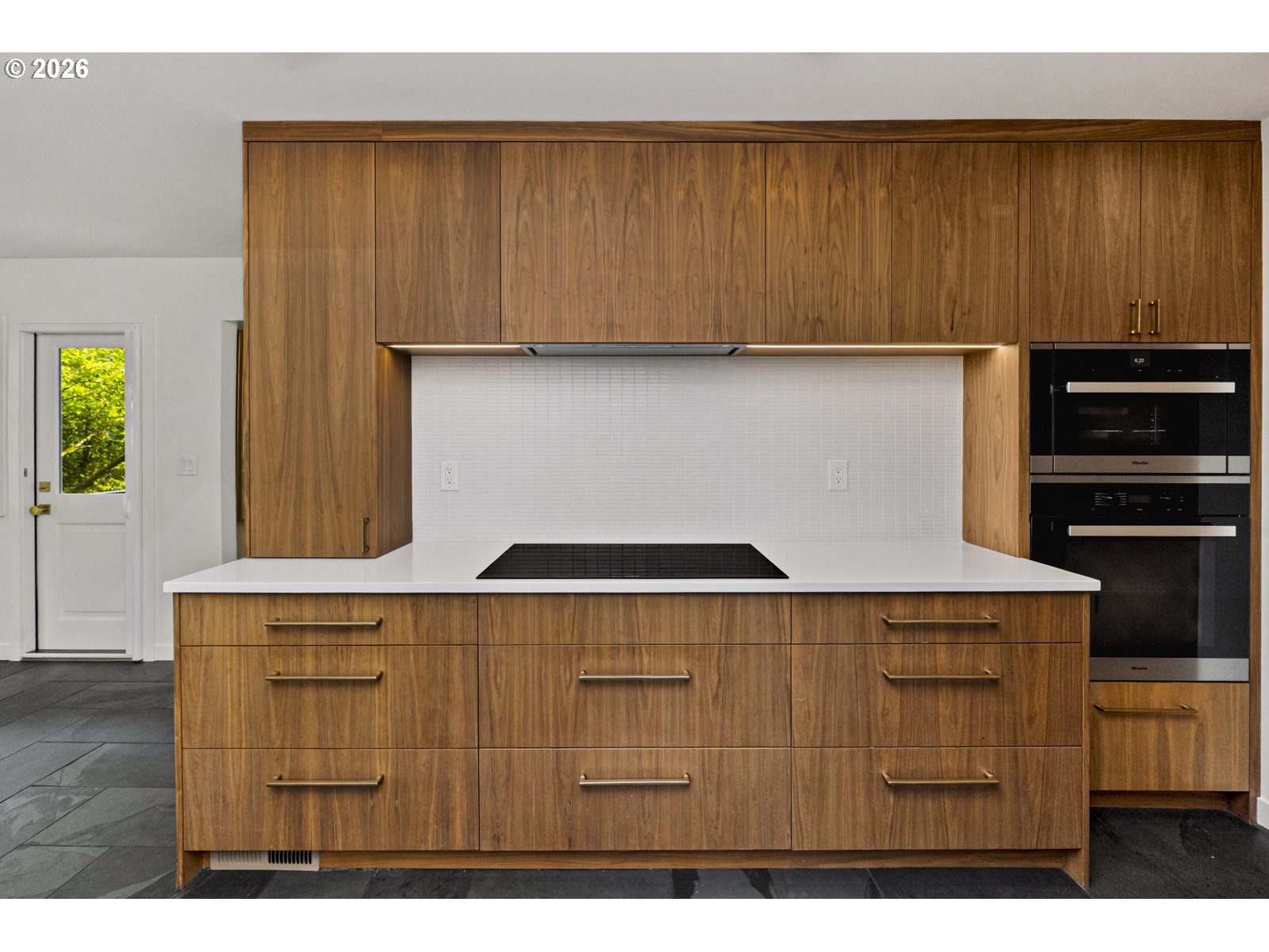 1211 Southwest Highland Road Portland, OR 97221 - Photo 14 of 48 Gallery Image 14