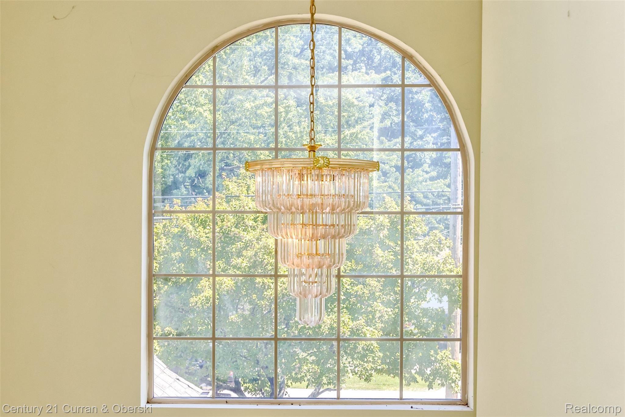 9721 Stark Road Livonia, MI 48150 - Photo 29 of 44 Foyer Window