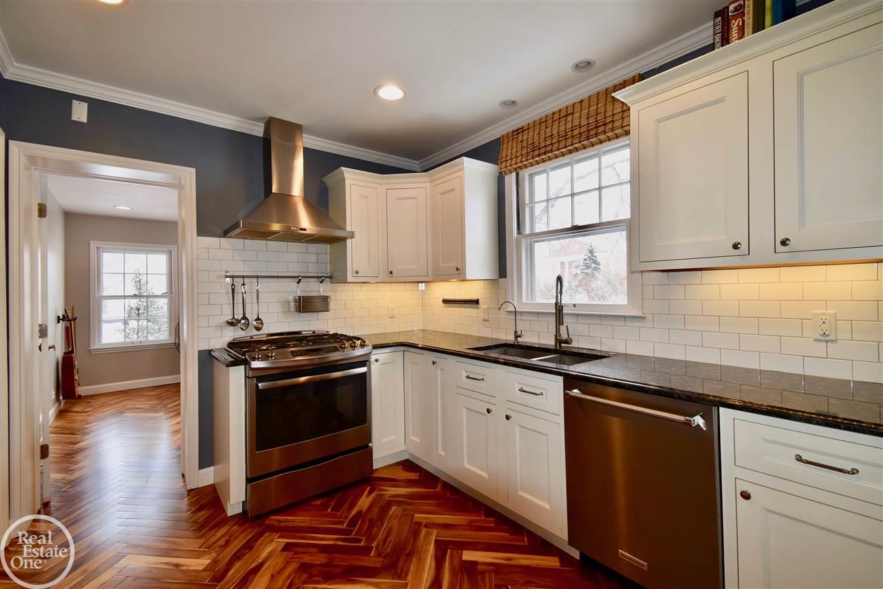 404 Lothrop Road Grosse Pointe, MI 48236 - Photo 22 of 33 50005581-21.JPG
