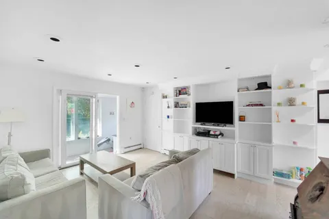 $960,000 | 3 Jefferson Avenue, Hampton Bays, NY 11946