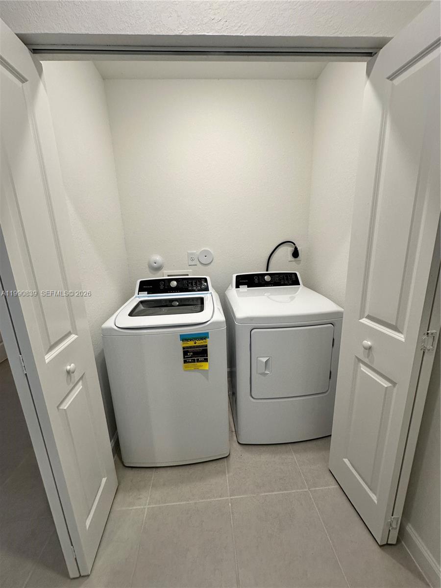 2889 Southeast 25rd, Unit 2889 Homestead, FL 33035 - Photo 7 of 23 a utility room with dryer and washer
