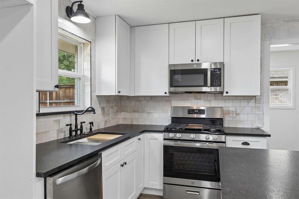 8711 Hackney Lane Dallas, TX 75238 - Photo 16 of 39 Gallery Image 16
