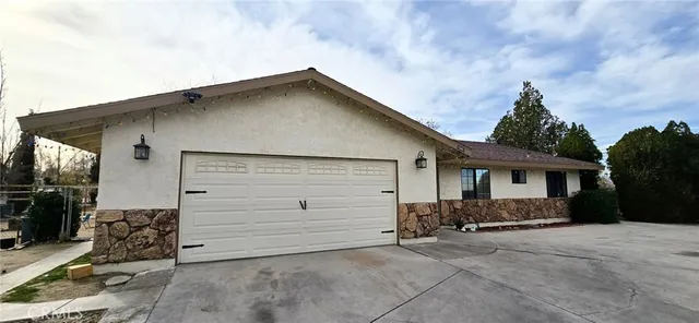 $390,000 | 15481 Eto Camino Road, Victorville, CA 92394