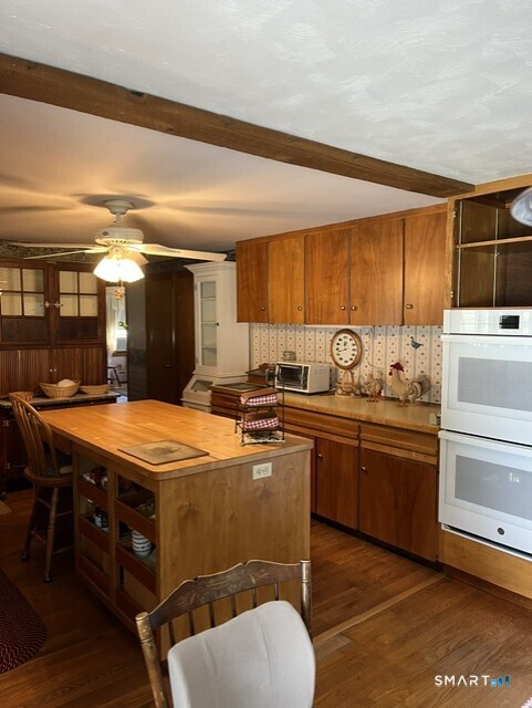 118 River Road Madison, CT 06443 - Photo 18 of 25 Double ovens and lots of storage and counter space!