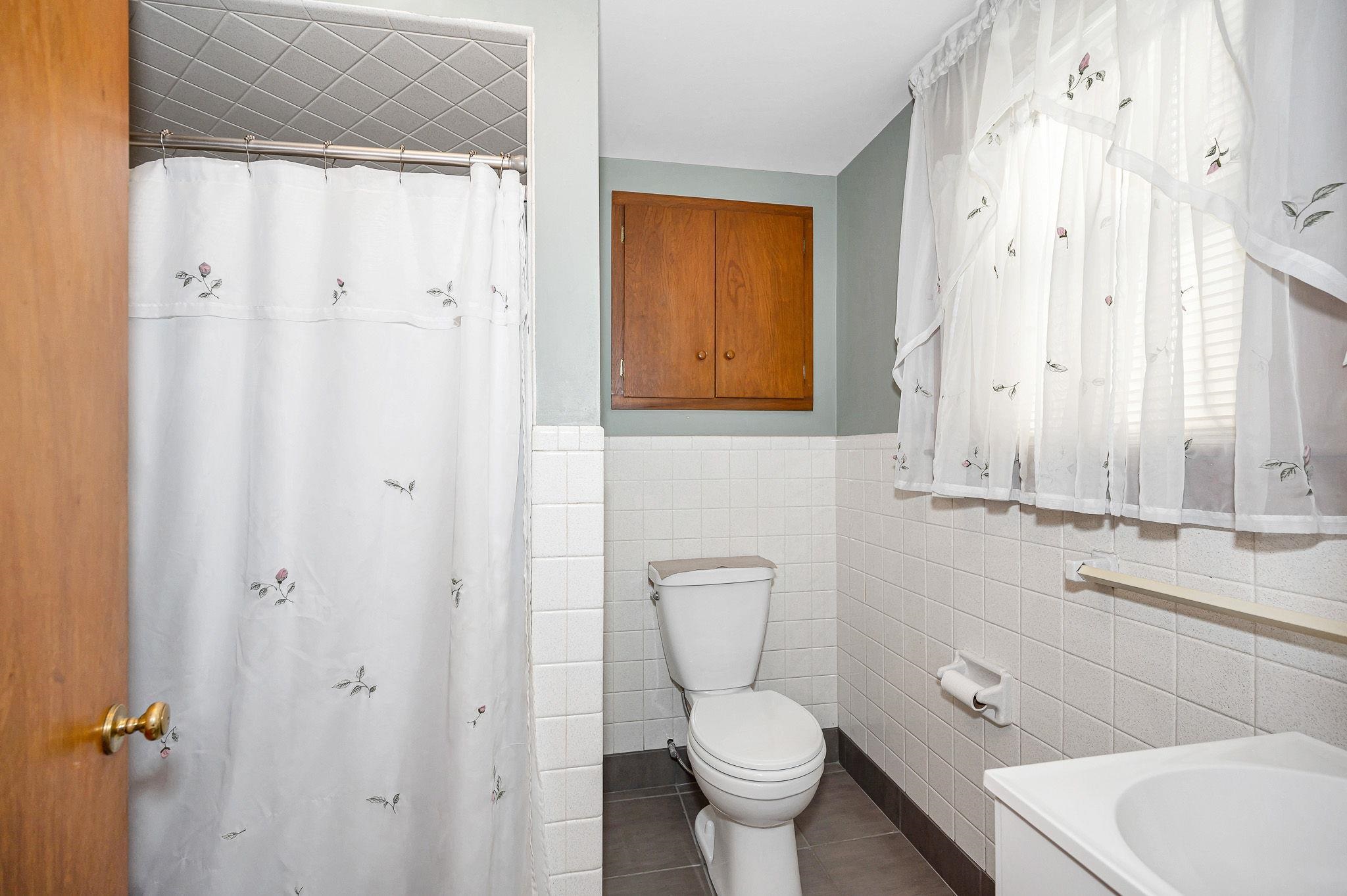 46 Lake Street Nashua, NH 03060 - Photo 4 of 30