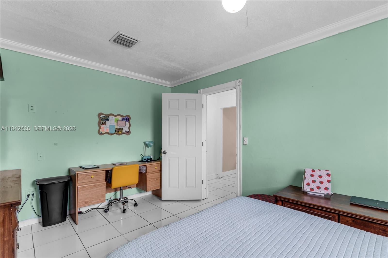 18820 Southwest 316th Street Homestead, FL 33030 - Photo 13 of 43 a workspace with furniture and a potted plant