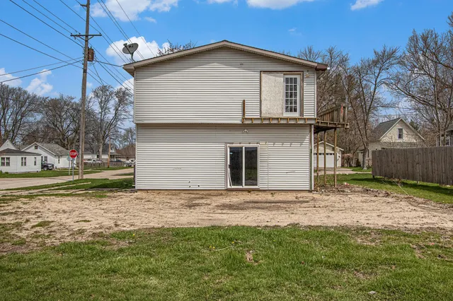 $89,500 | 202 Poplar Street, Three Oaks, MI 49128